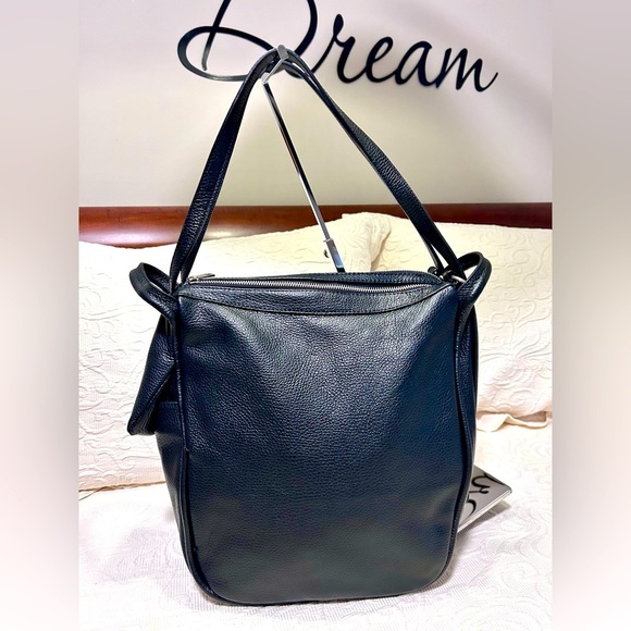 EUC CARLA FERRERI Black Leather Shoulder Bag/Backpack Convertible Bag. - Picture 2 of 9